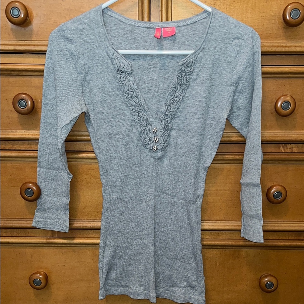 Stylish Gray V-Neck Long Sleeve Top